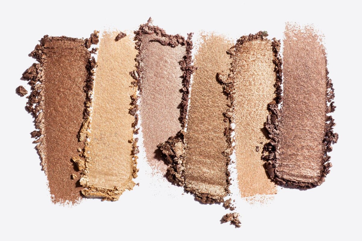 fotaro100 / Shutterstock / Fotodom📷Бежево-коричневые тени универсальны, так как совпадают с цветом кожи