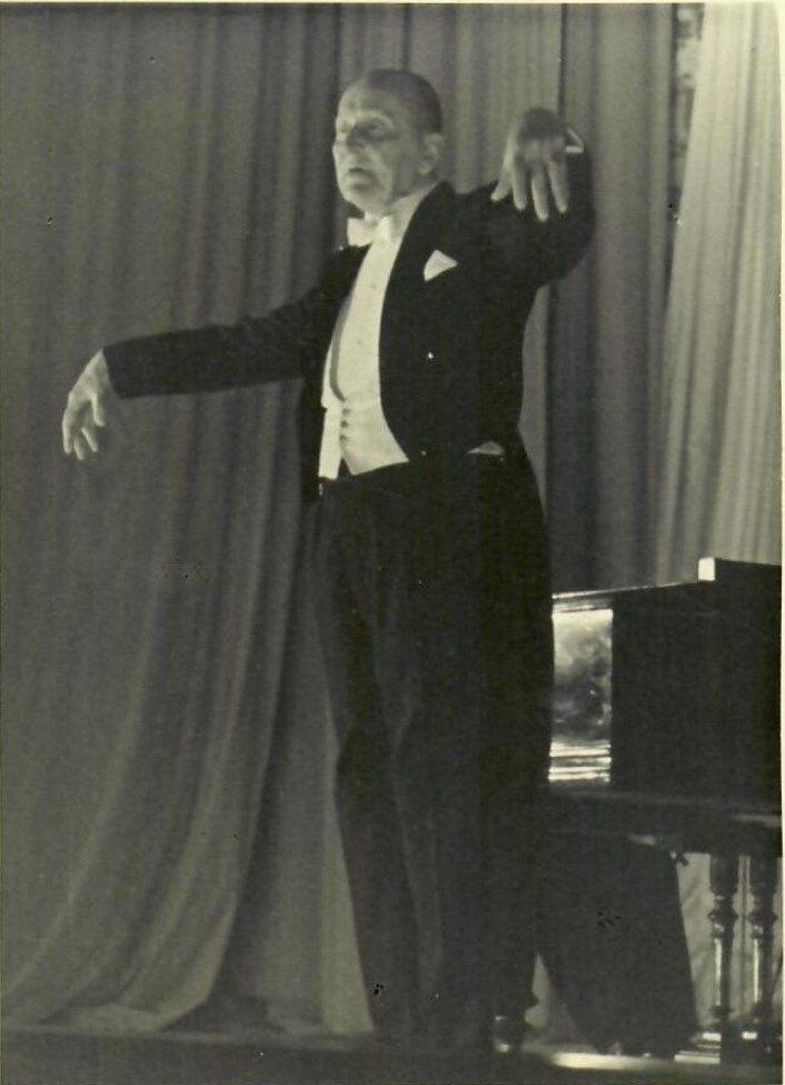 Выступление артиста эстрады Александра Вертинского