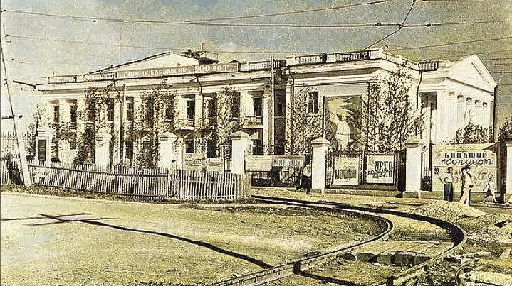 Дом культуры угольщиков в Карпинске