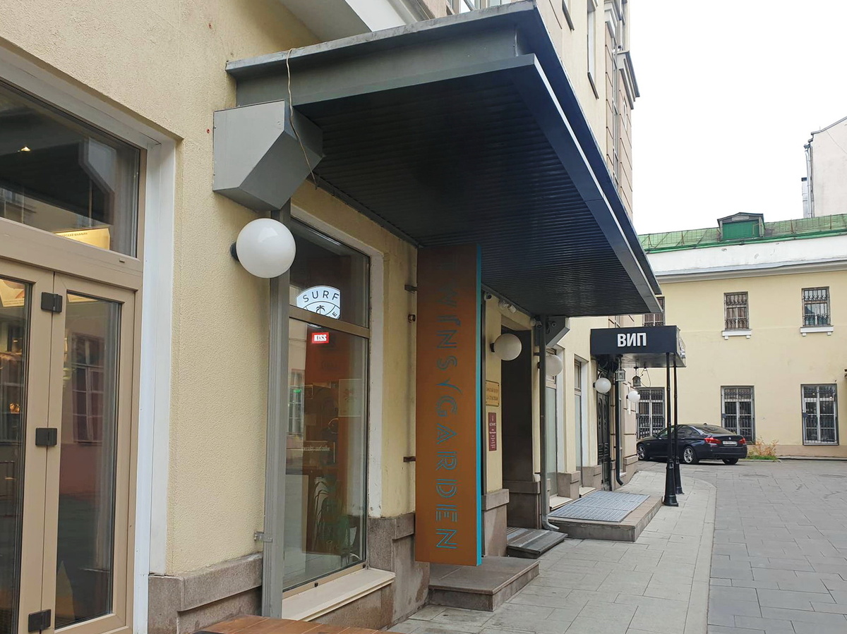 Вход в ресторан Twins Garden