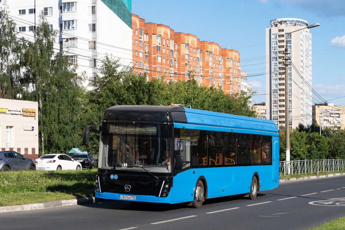 Опытный электробус "ЛиАЗ-6274" на испытаниях в подмосковном городе Химки.