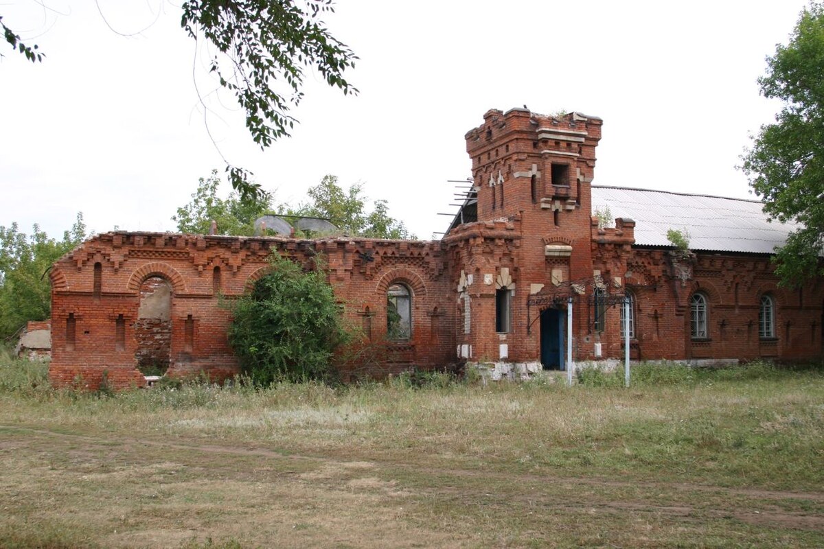 Всё, что осталось от усадьбы Самариных в Приволжье в наши дни. Фото: Владимир Котмишев