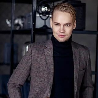 Молодой, талантливый, Шаман.