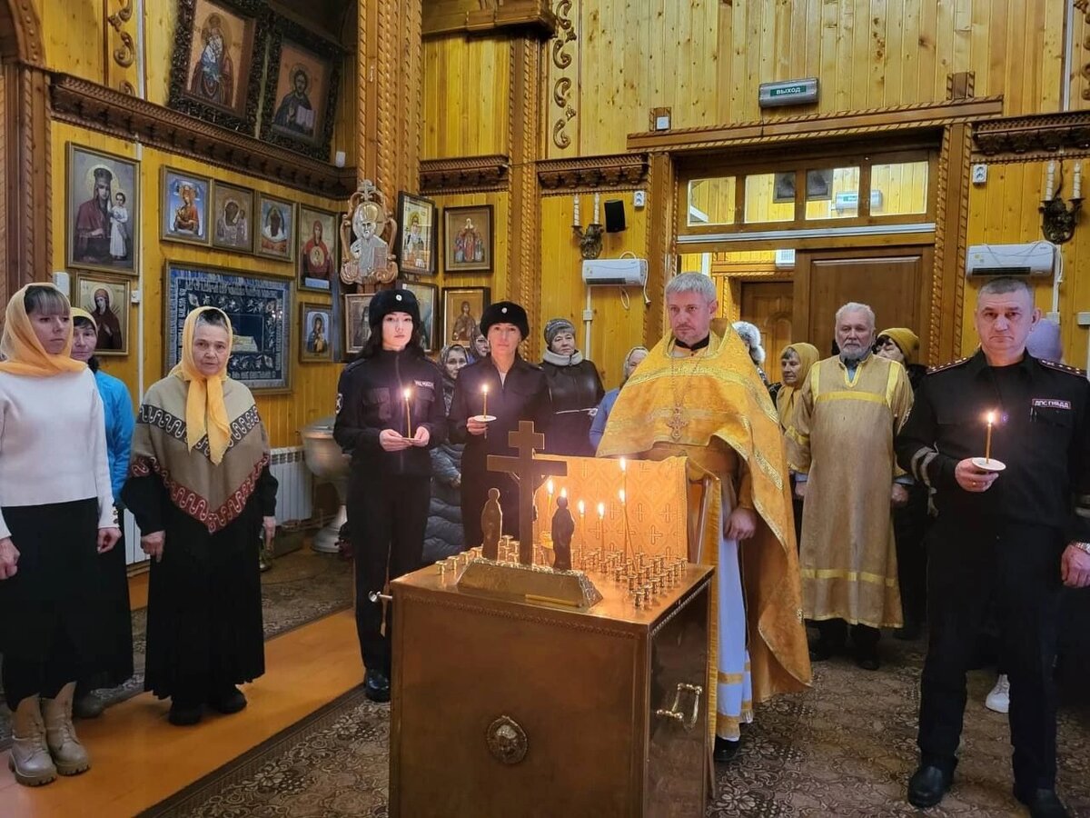    В храмах Югры проводят службу в память о погибших в результате ДТП