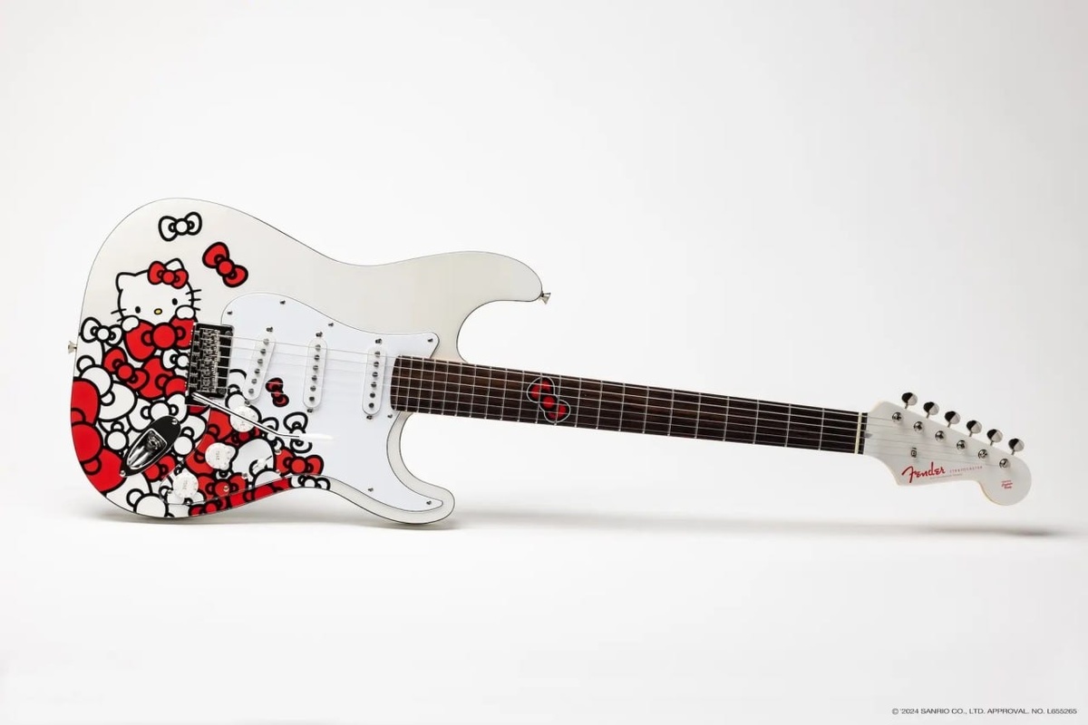 Hello Kitty отмечает 50-летие выпуском коллекции электрогитар от Fender  