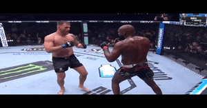 Фрагменты третьего раунда боя Джон Джонс vs Стипе Миочич