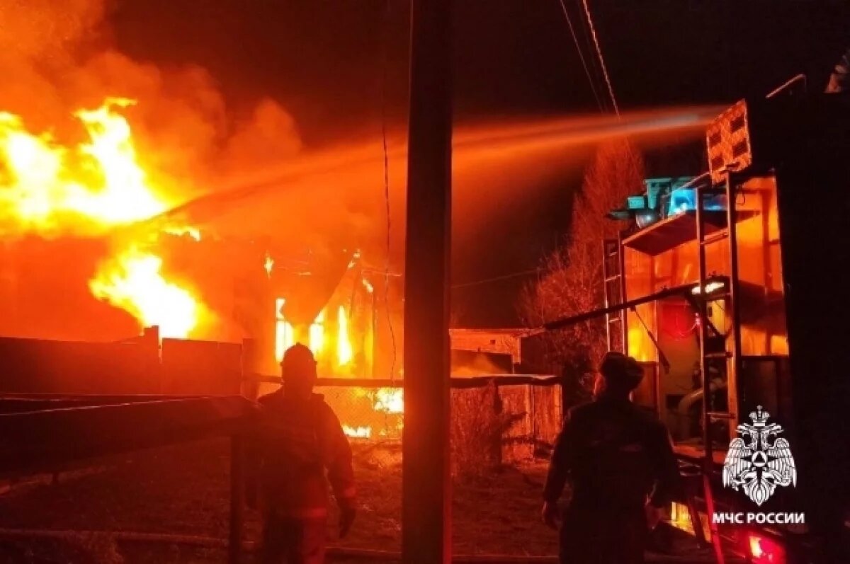    МЧС поделилось видео ночного пожара в Тверской области