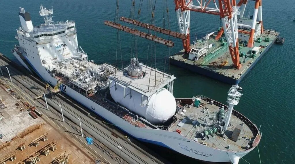 Первый в мире танкер водородовоз (экспериментальный).