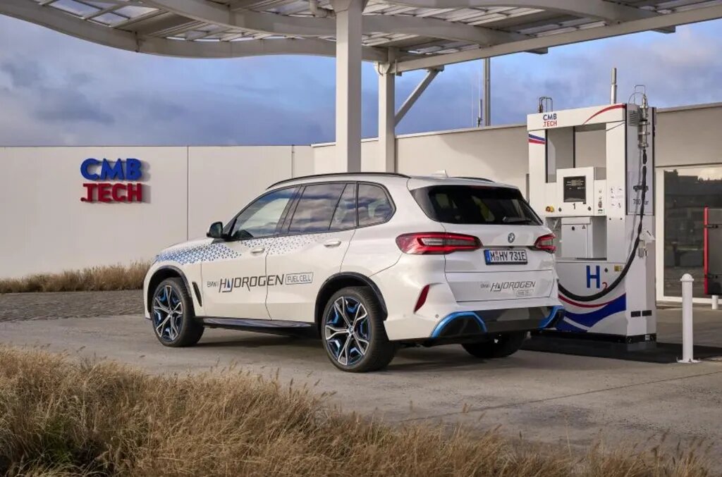 Компания BMW намерена наладить массовое производство автомобилей на водороде до 2030 года.