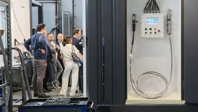 Станция работает на основе локализованного электролизера с протонпроводящей мембраной.