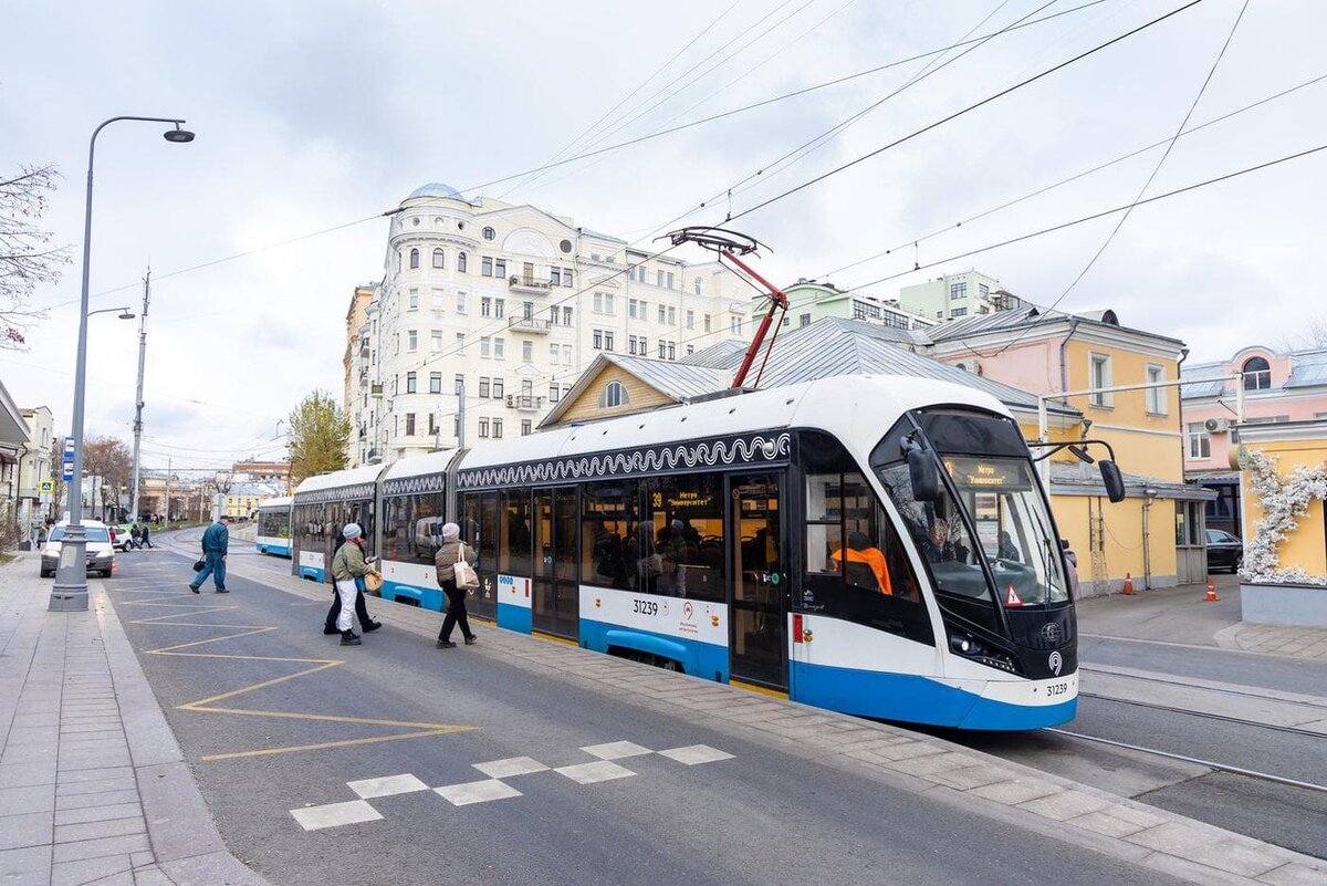    Приподнятые платформы облегчают посадку и высадку в том числе маломобильных пассажиров. Пресс-служба Московского метрополитена