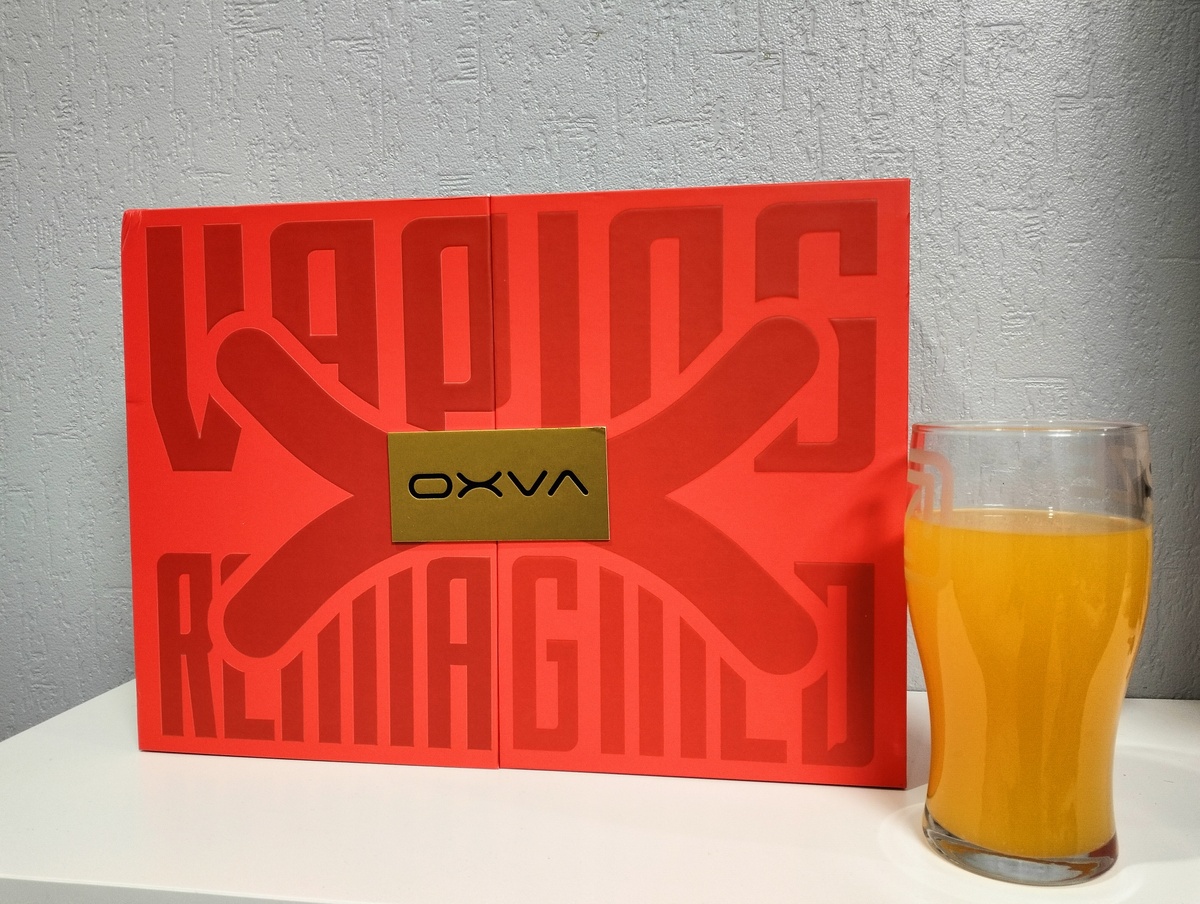 Это если что, стакан пивной по сравнению с коробкой)