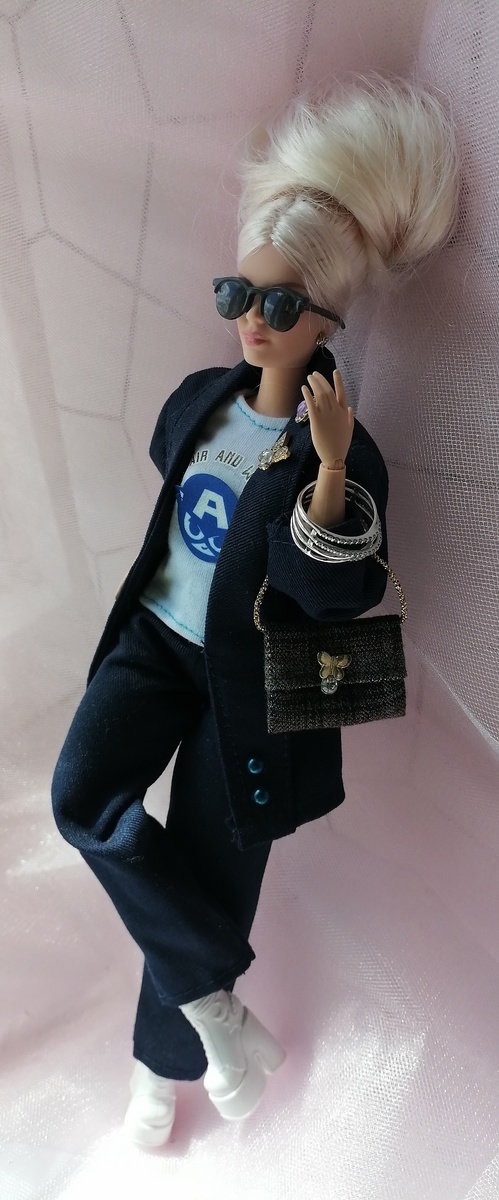 Фото автора. Это фото я отправила на игру Деловая девушка)