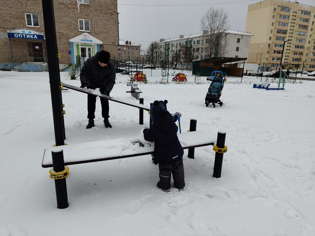 До нас ещё никто не гулял - снег свеж и чист