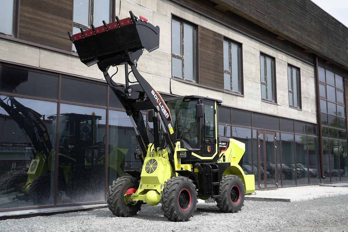 Фронтальный погрузчик Boulder WL12