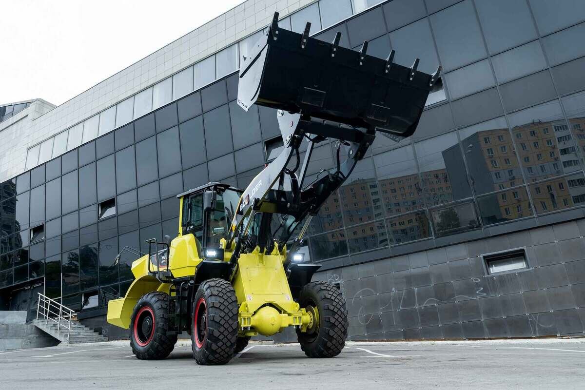 Фронтальный погрузчик Boulder WL39