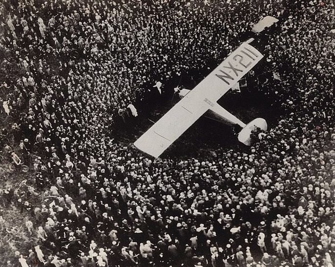 21 мая 1927 года на аэродроме Ле Бурже, недалеко от Парижа 