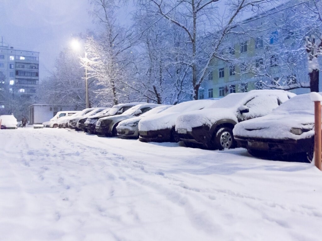 Парковка в жилом дворе