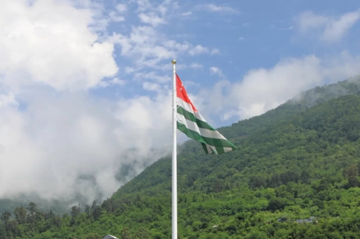    Оппозиция Абхазии предложила временное правительство с Делбой во главе