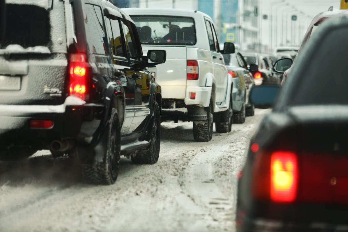    Водители жалуются на странности нового освещения дороги Югорск — Советский