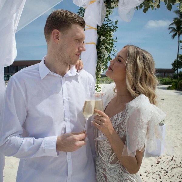 Поклонники полагали, что жена Погребняка не только увеличила губы, но и уменьшила нос