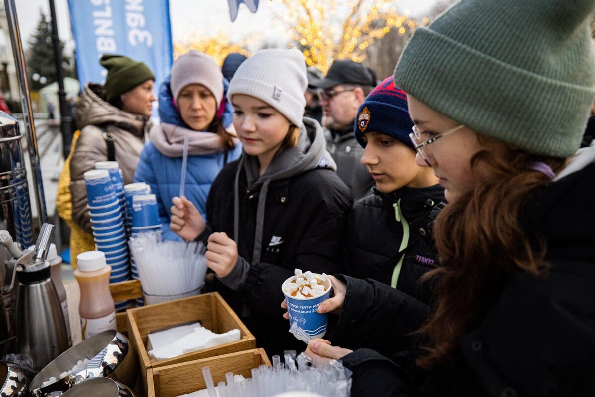    Гости попробовали ароматный чай и согревающее какао.Предоставлено пресс-службой Московского метрополитена