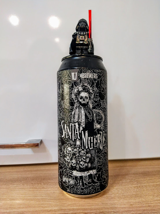 Черно-белые цвета и черепа. Видимо, надо пить под метОл!!111)))