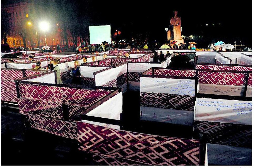 Гигантский Лиелвардский пояс в Риге 18 ноября 2008 года © Latvijas Avīze