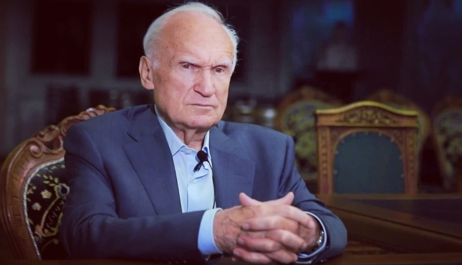 Почему советские люди были честными, и что произошло потом? Объясняет Алексей Осипов