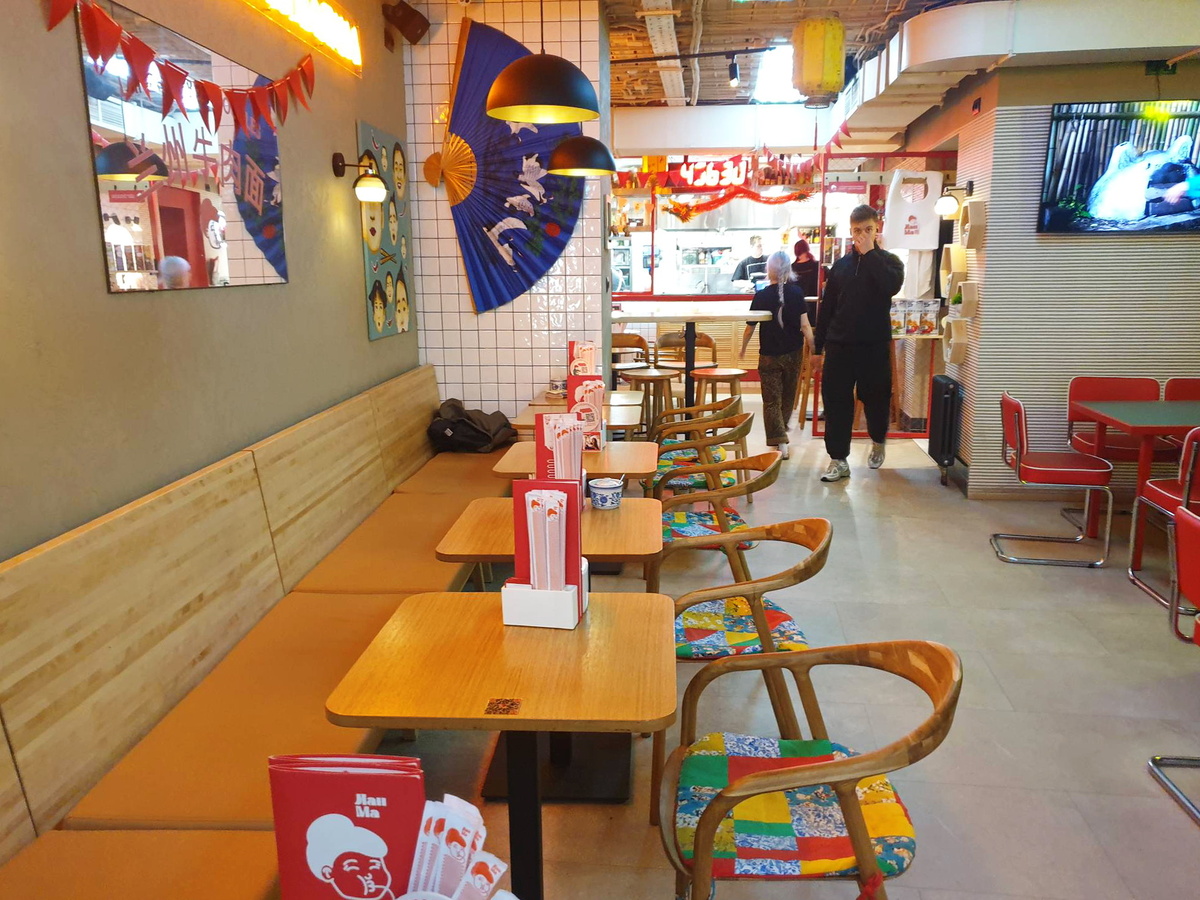 Ряд столиков