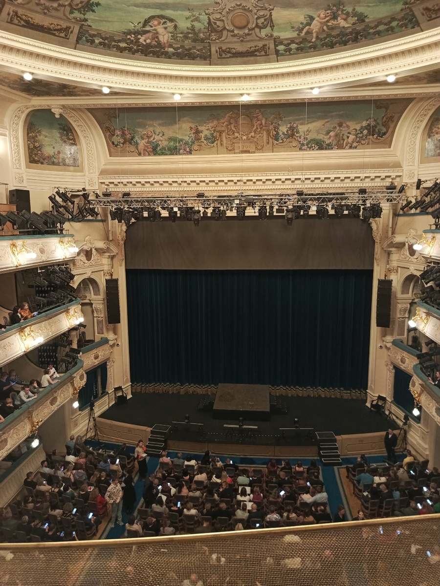 Перед спектаклем