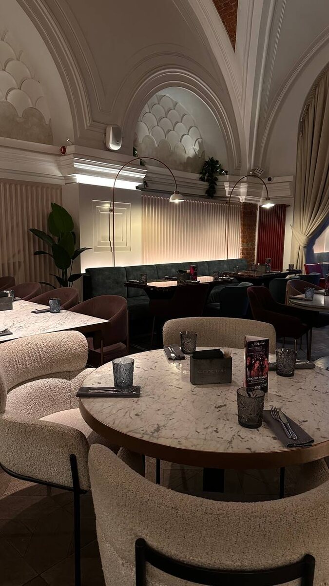 столики в общем зале