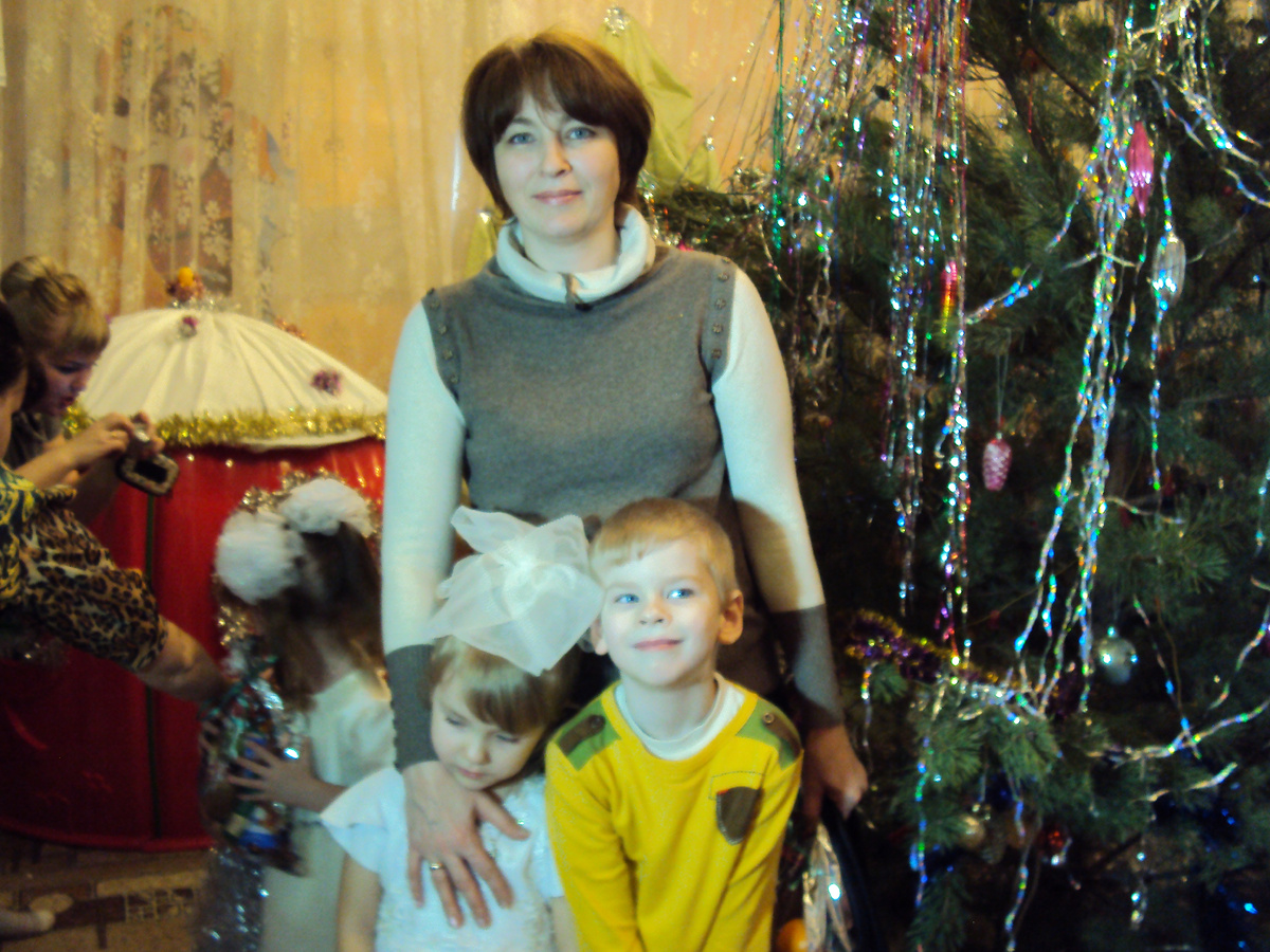 Елка в садике у младших