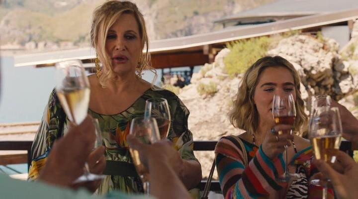 кадр из "Белый лотос" (2022г.)