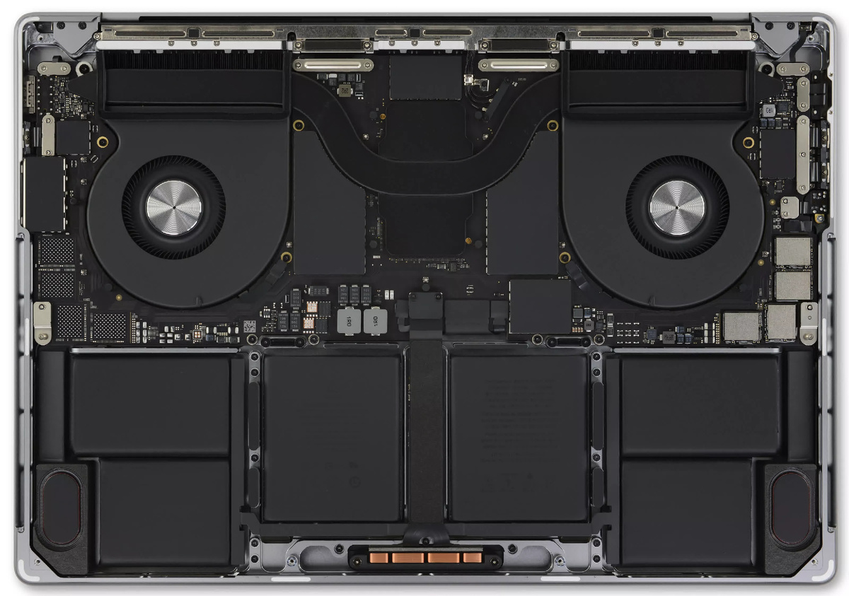 MacBook Pro 14 m2, слева видно 4 пустых ячейки под новые чипы памяти. Справа в углу уже стоят 4 чипа. Обычные чипы для апгрейда не подойдут, они должны быть привязаны и зашиты чтоб компьютер их увидел. 