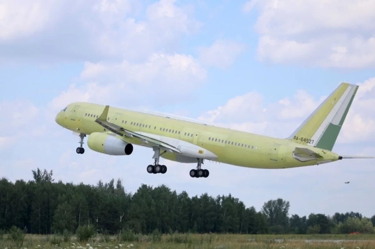    В Казани после полной замены импортных деталей готовят к полету Ту-214