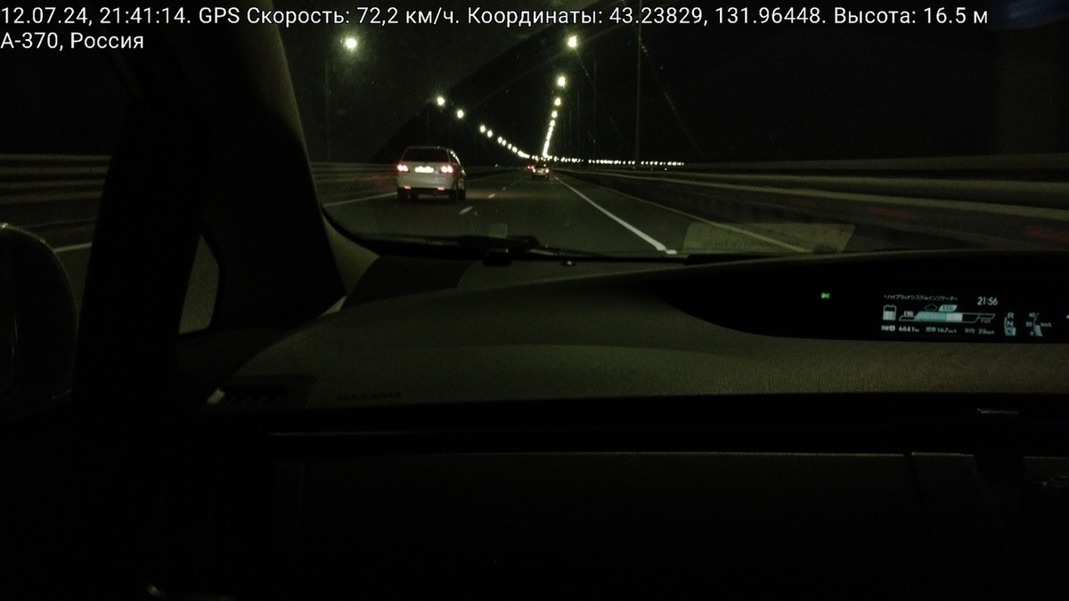 Вид из "Приуса" затемно.