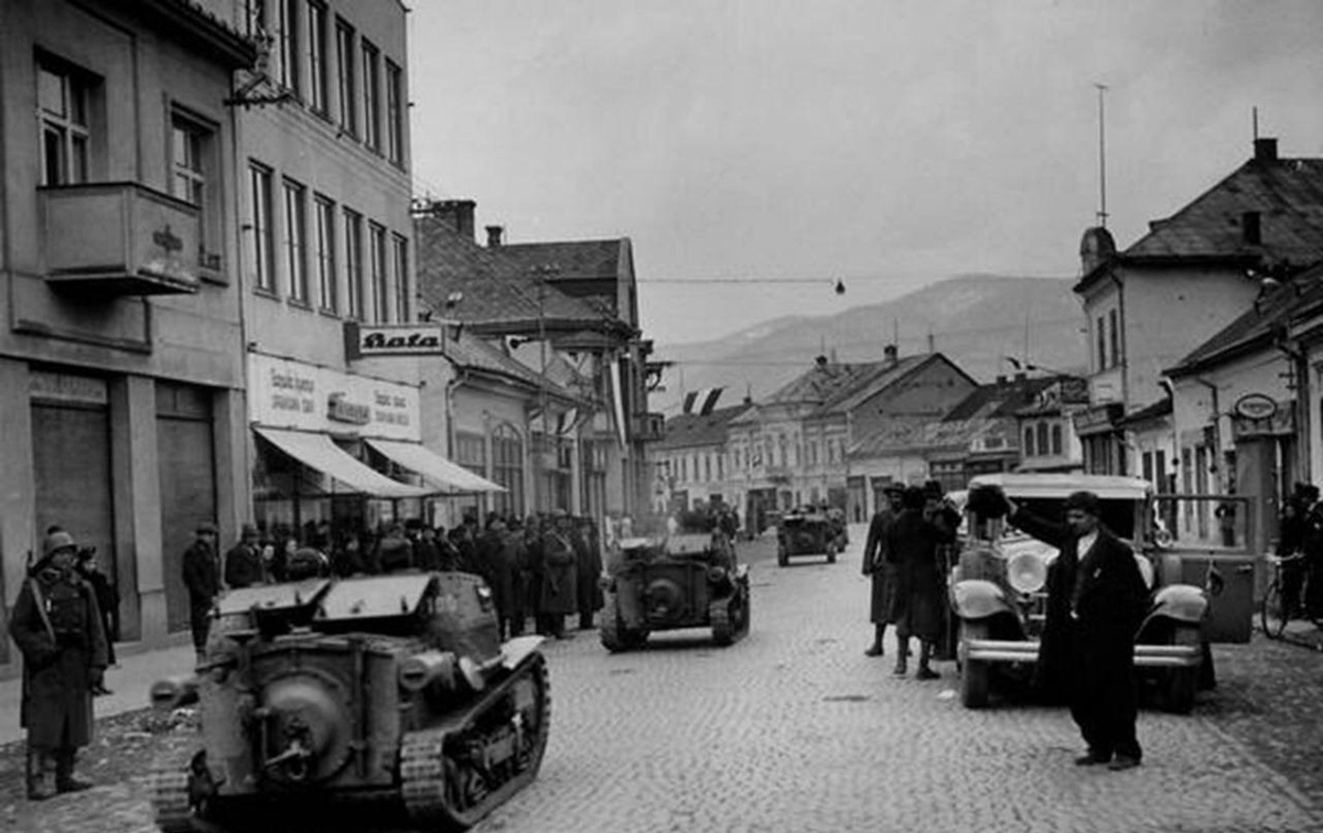 Венгерские войска в оккупированном г. Хуст. 16 марта 1939 г. 