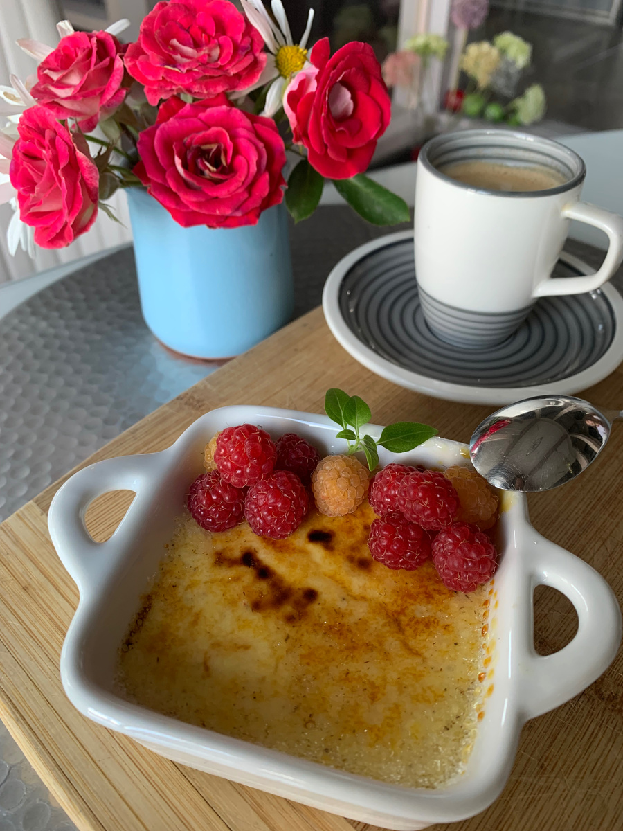 Крем брюле говорю, представляю.. мороженое) ну, нет)) фото моё)