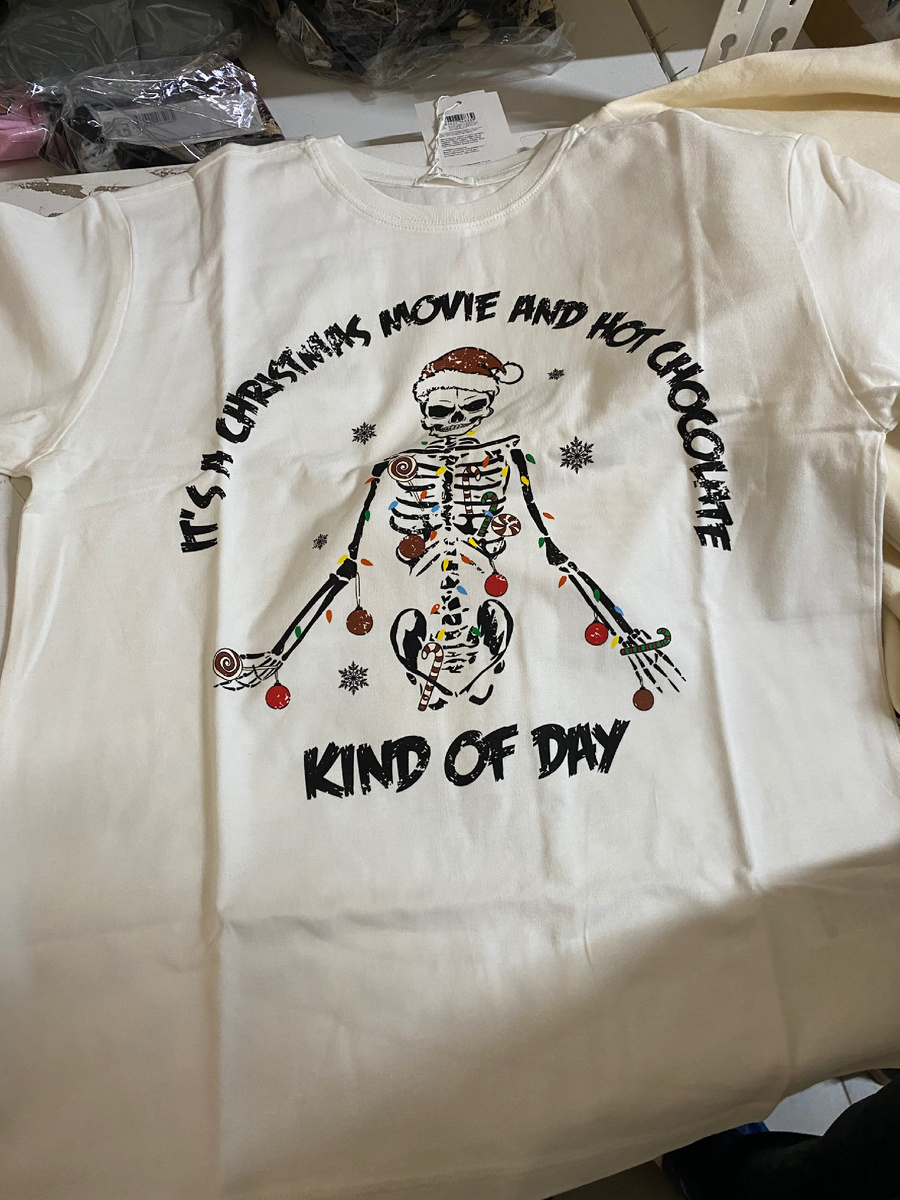 Перед вами футболка из новогодней коллекции 2025 года