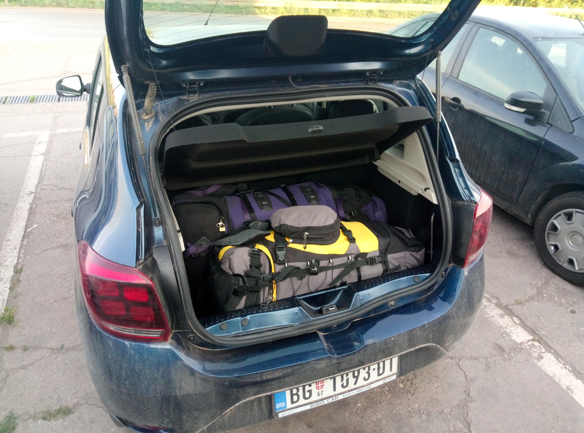 Рюкзаки в багажнике