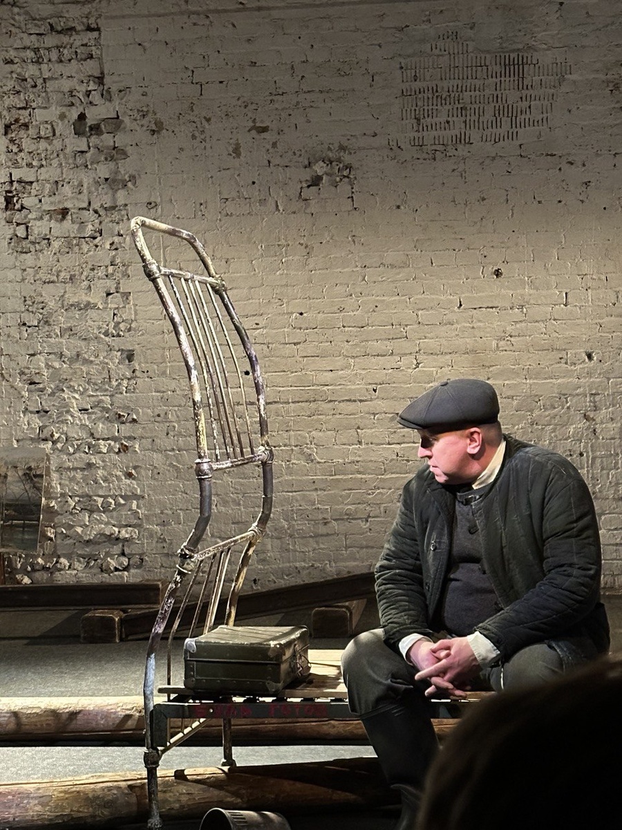 Лопахин (Алексей Чернышев). Спектакль «Вишневый сад» в театре Около. Фото автора.