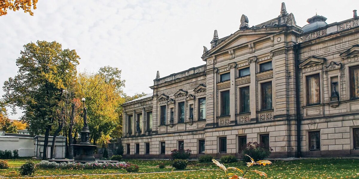 Дом с садом на Новой Басманной улице в Москве 