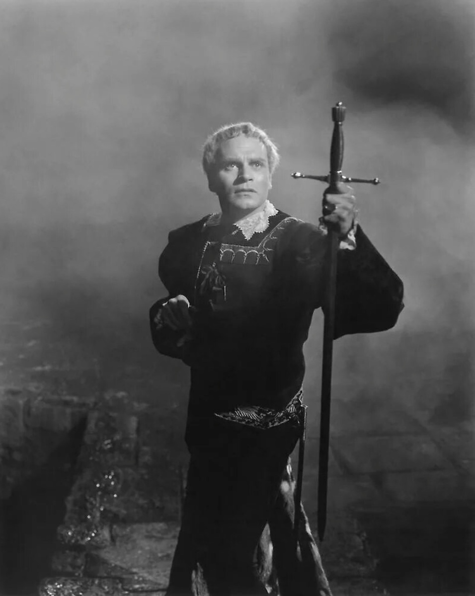 Гамлет в исполнении Лоуренса Оливье. 1948 год. Изображение из открытых источников.