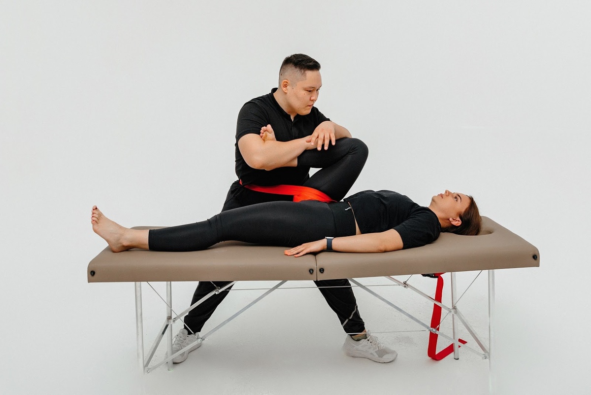 Привет! Я - Алексей Сартаев, специалист по физической реабилитации