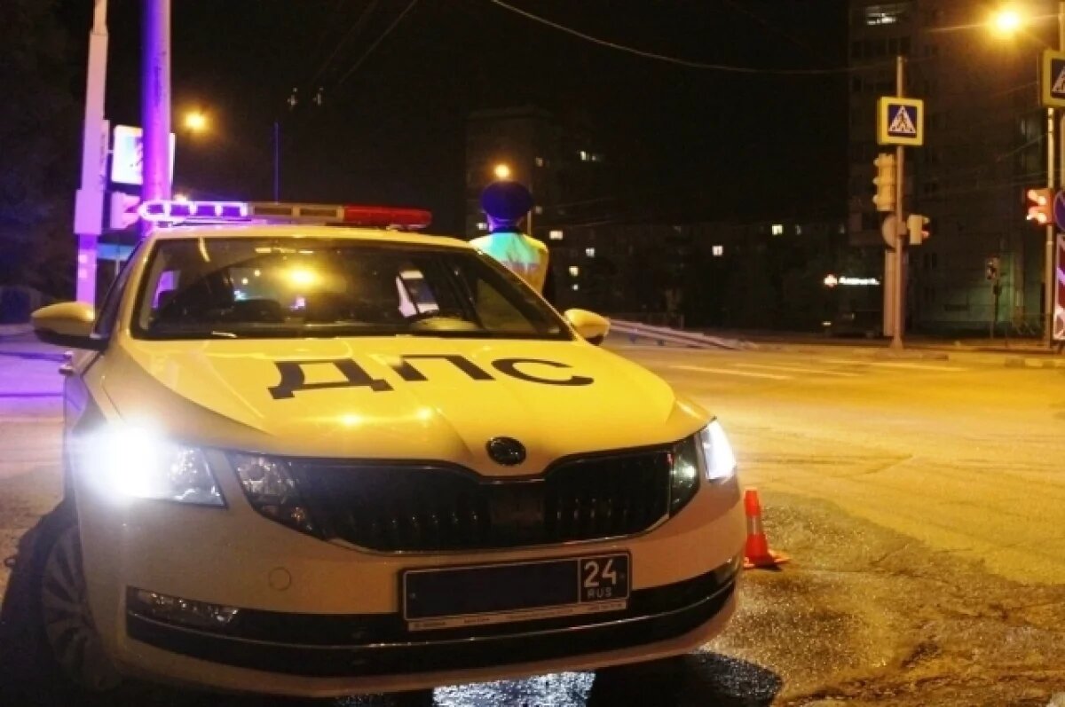    В Тверской области металлоконструкция со светофором обрушилась на машины