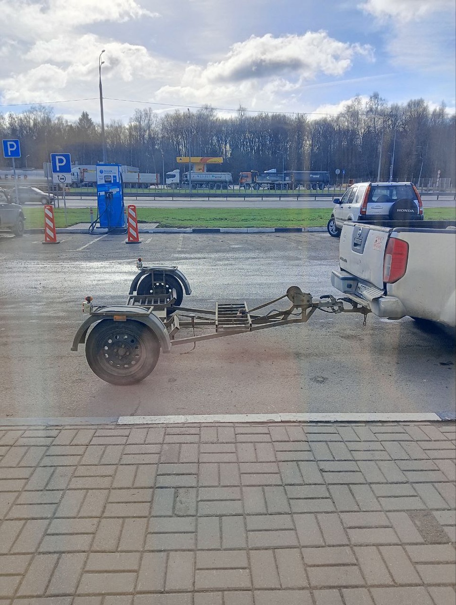 Вот на таком подкате решили тащить автомобиль