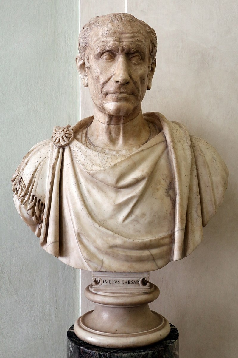 Бюст Гая Юлия Цезаря.