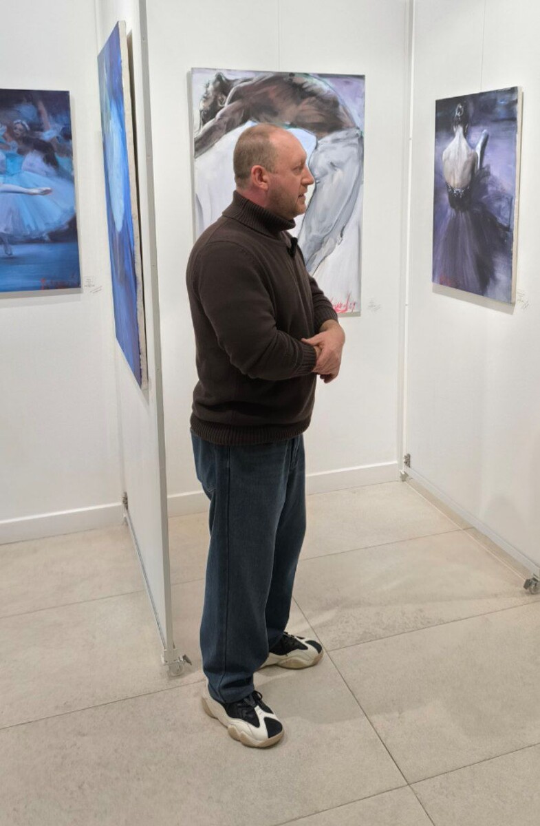 Художник рассказывает о своих работах.