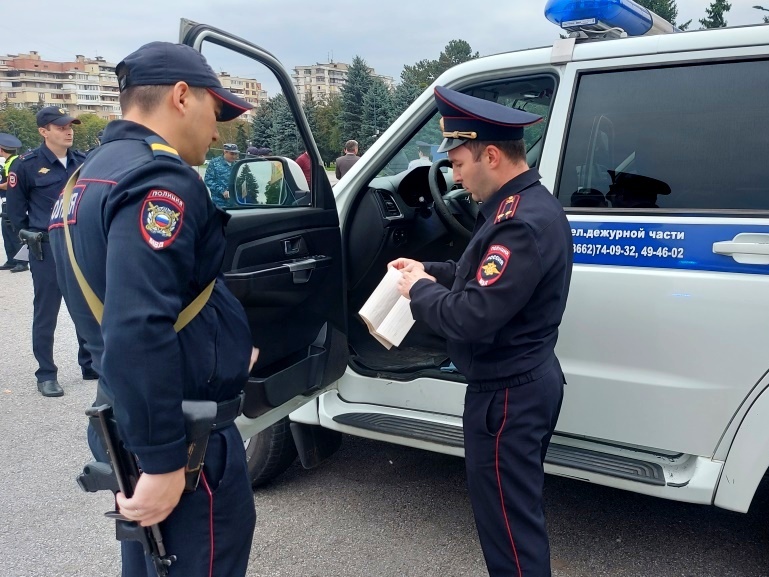 Подъехал наряд полиции, вызванный очевидцами.